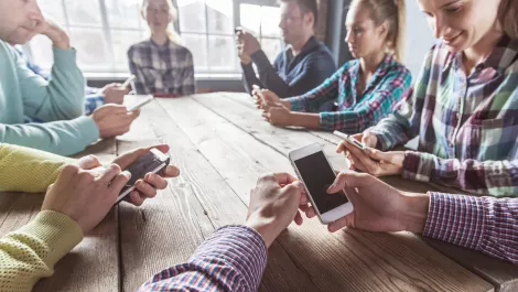 Gartner: Global smartphone sales record first ever decline