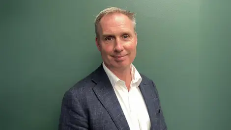 Ps denis maguire senior director of enterprise sales australia and new zealand new relic